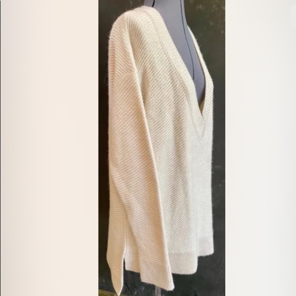 NEW ZARA BEIGE CREAM SWEATER TUNIC LENGTH ASYMMETRICAL DEEP V NECKLINE M NWOT - Picture 3 of 7